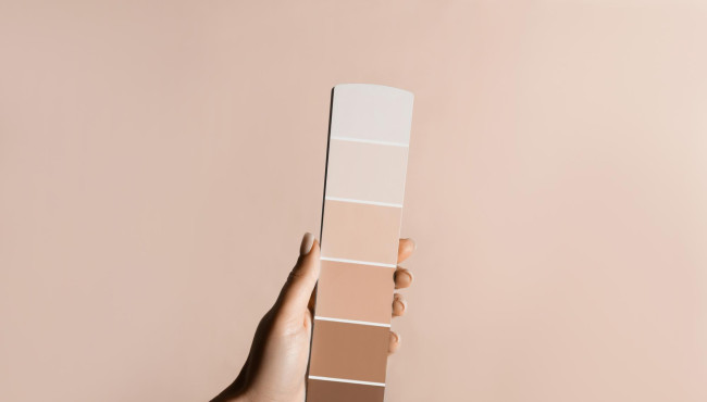 Mocha Mousse : La couleur Pantone 2025 qui red&eacute;finit le design graphique et le marketing Web