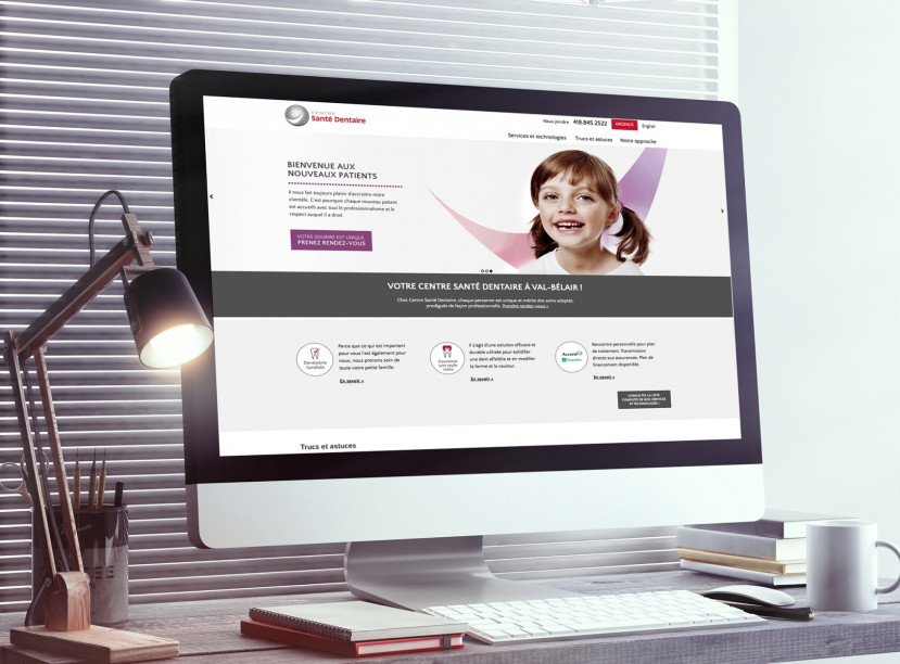 Écran d'ordinateur affichant le site web du Centre Santé Dentaire avec image d'une fille souriante.