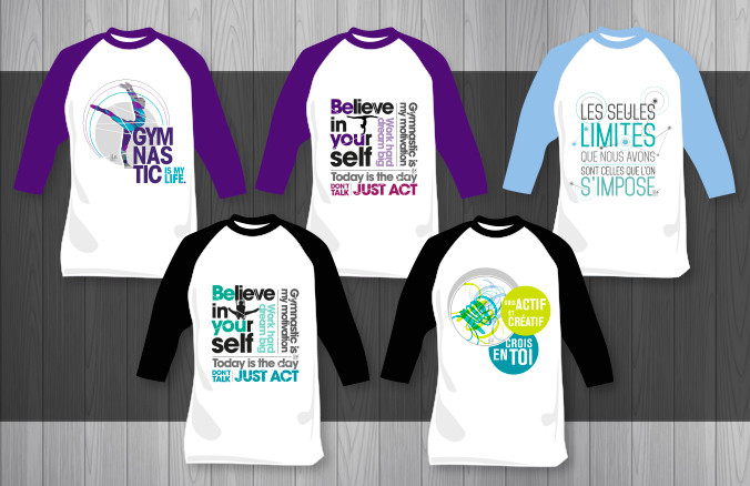 Cinq chandails à manches longues avec motifs et slogans motivants en anglais et français sur fond bois clair.